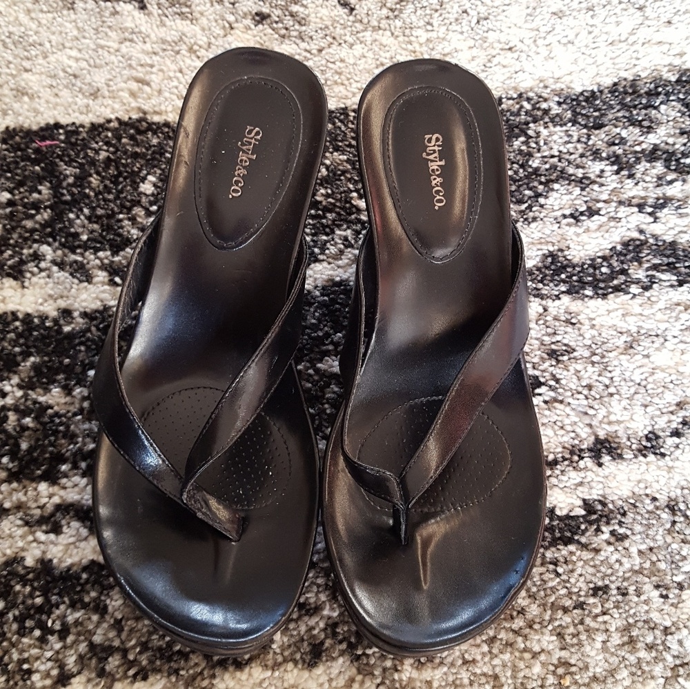 Style & Co slip on black thong wedge sandals